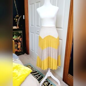 BNWT XS ZARA Pleated Faux Suede Skirt